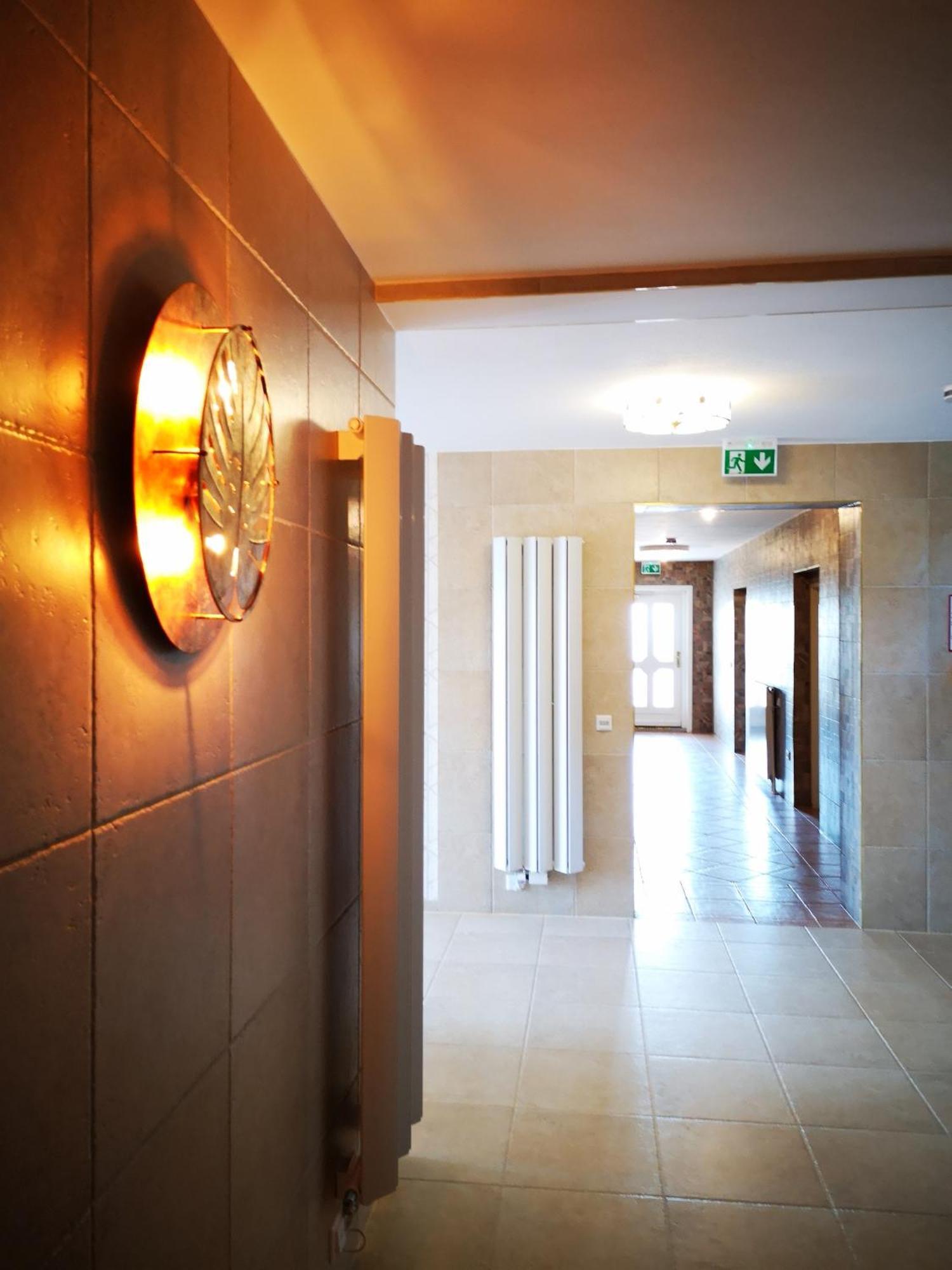 Aparthotel "Goldener Hahn Apartments" Bad Waltersdorf Exterior photo