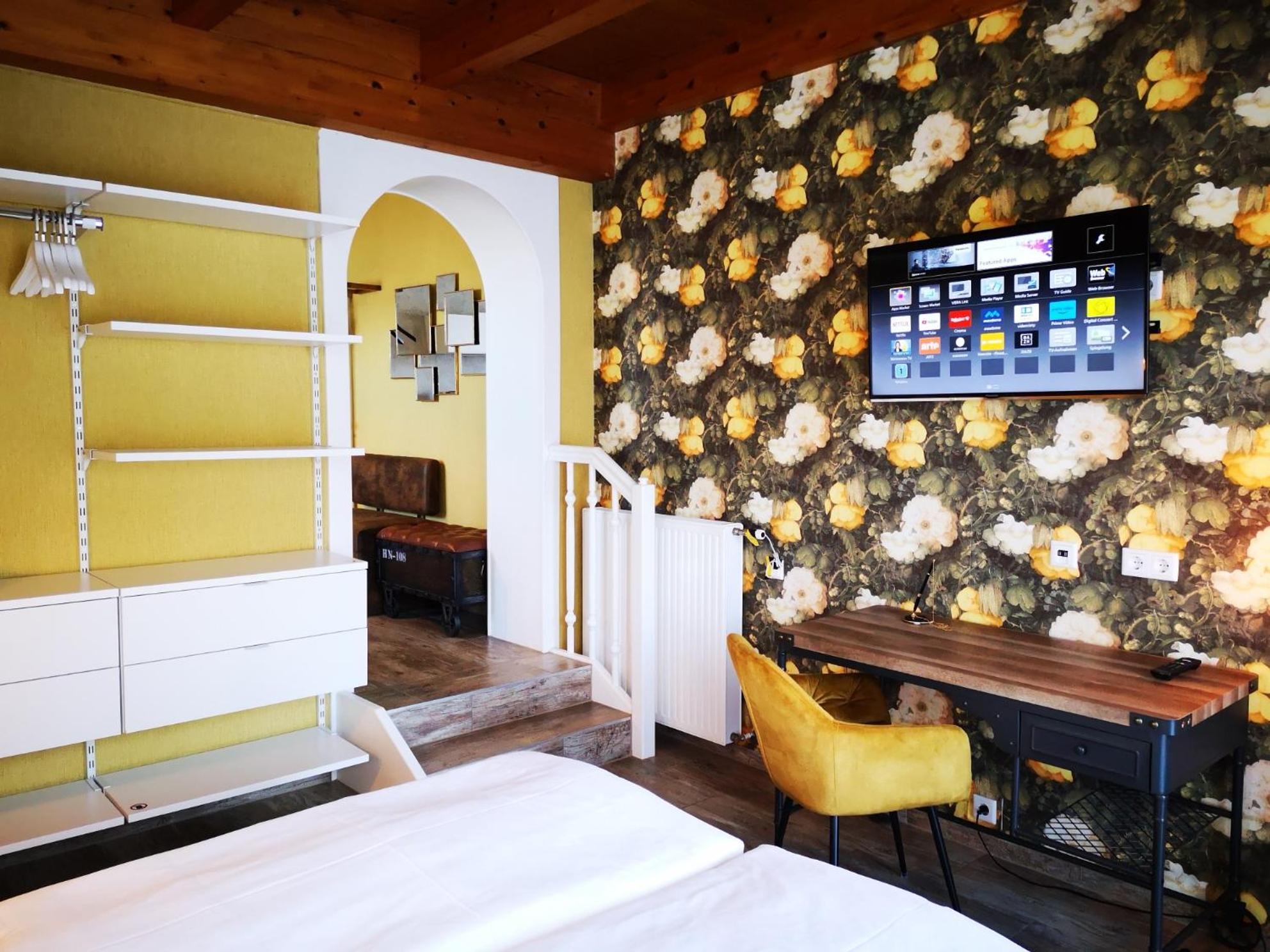 Aparthotel "Goldener Hahn Apartments" Bad Waltersdorf Room photo