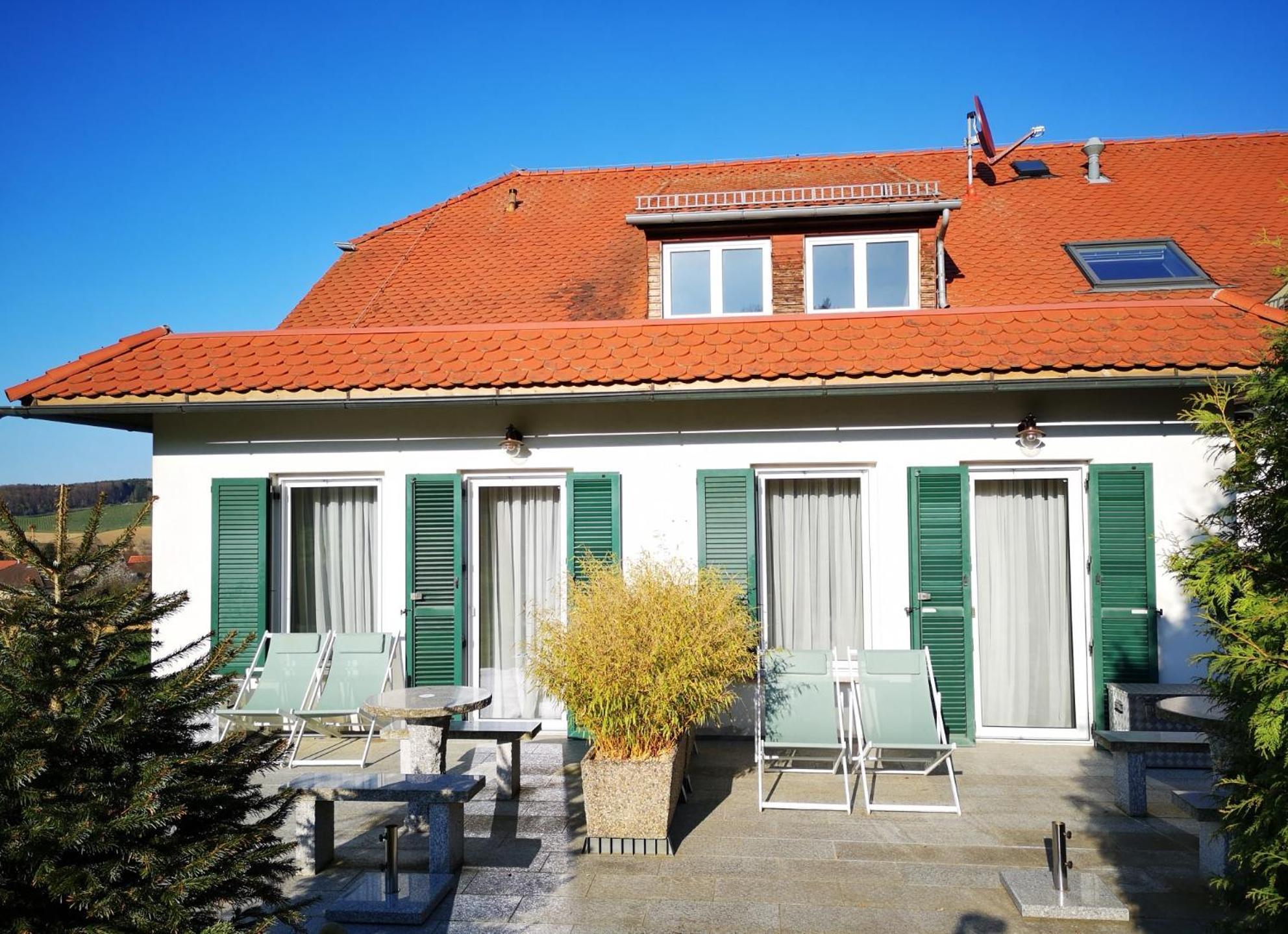 Aparthotel "Goldener Hahn Apartments" Bad Waltersdorf Exterior photo